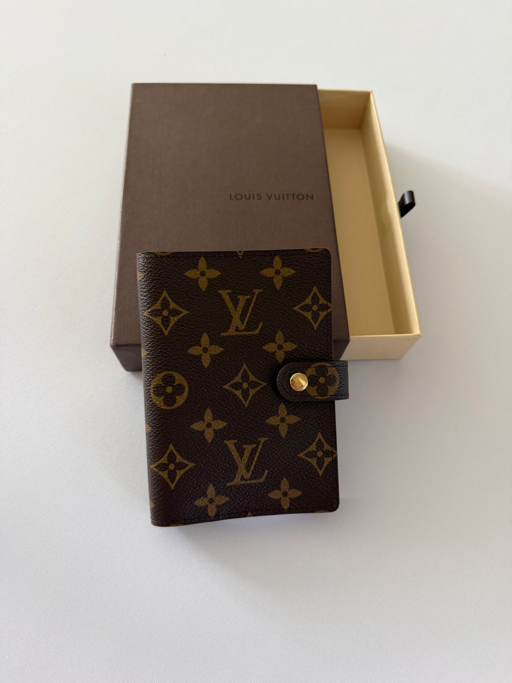 Louis Vuitton Monogram Agenda PM Ring Planner Cover Passport Holder LV Organizer Brown Canvas Gold Hardware Made in Spain