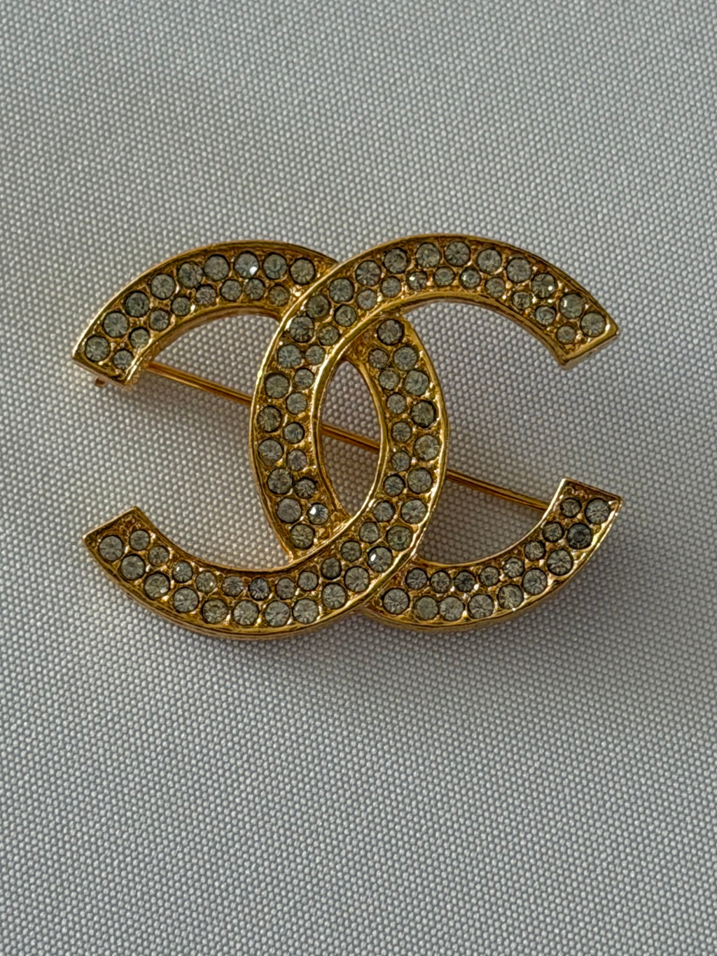 Chanel Vintage CC Crystal Brooch Gold Tone Rhinestone Logo Pin Classic CC