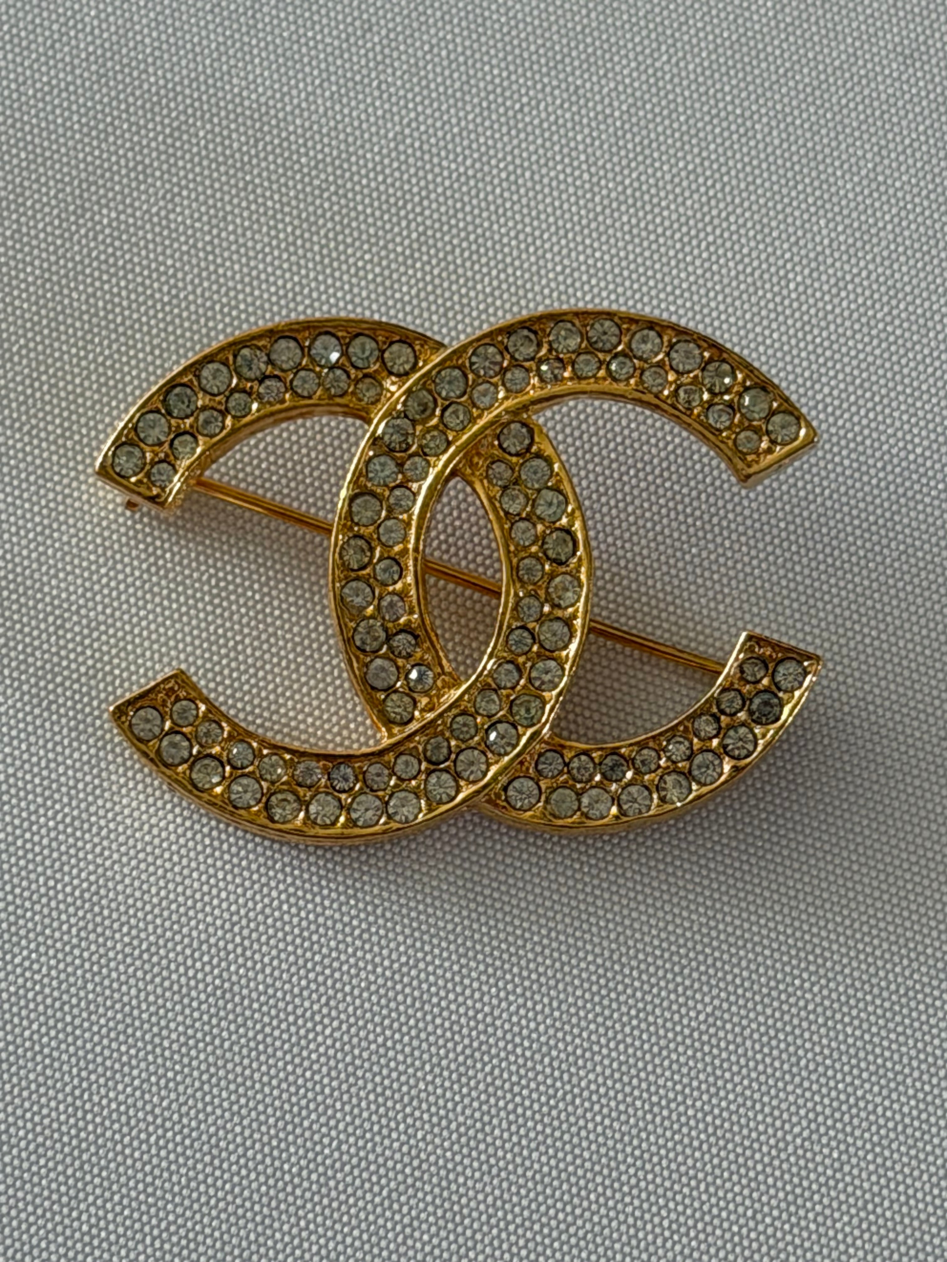 Chanel Vintage CC Crystal Brooch Gold Tone Rhinestone Logo Pin Classic CC