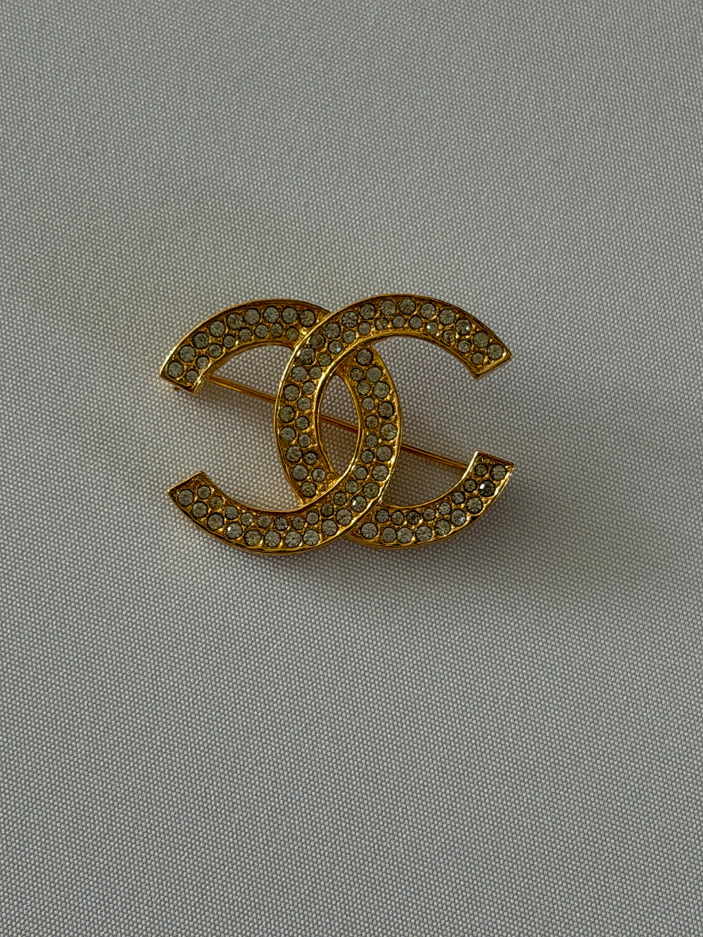 Chanel Vintage CC Crystal Brooch Gold Tone Rhinestone Logo Pin Classic CC