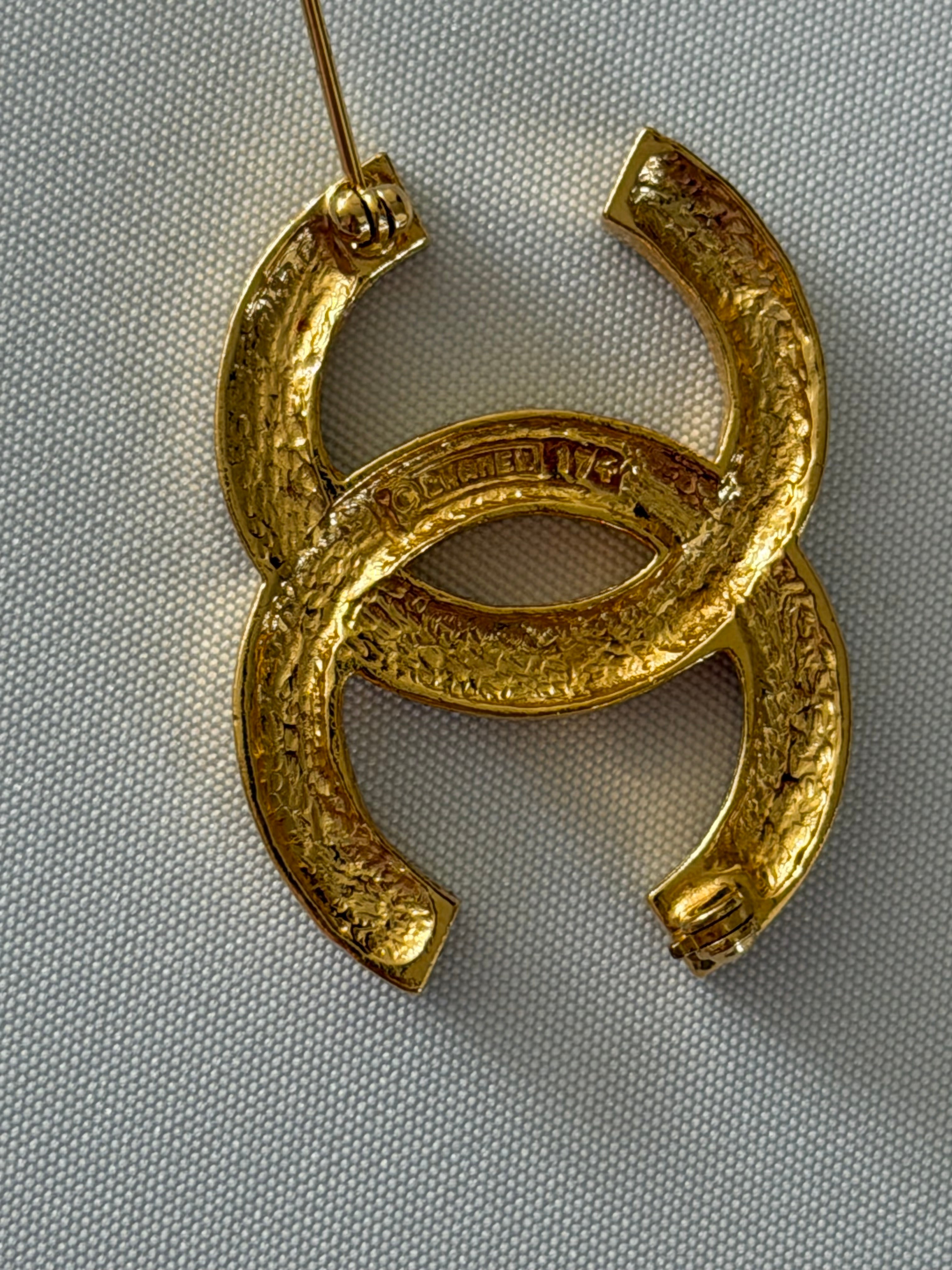 Chanel Vintage CC Crystal Brooch Gold Tone Rhinestone Logo Pin Classic CC
