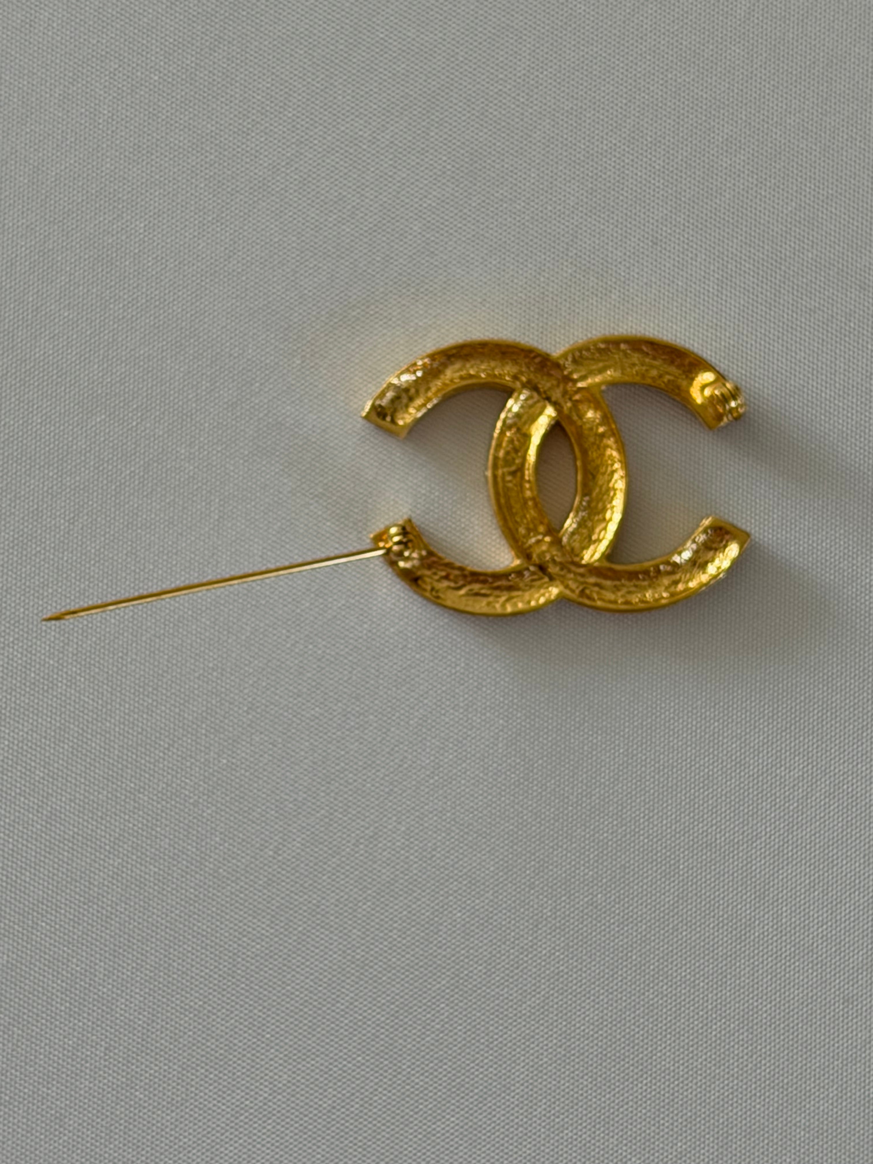 Chanel Vintage CC Crystal Brooch Gold Tone Rhinestone Logo Pin Classic CC